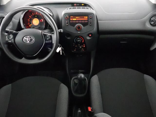 Toyota AYGO 1.0 VVT-i X-Fun + Coral Red Pack | Airco | Bluetooth | Privacy Glass |