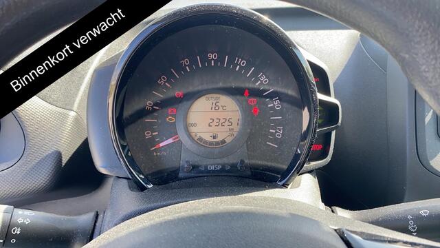 Toyota AYGO 1.0 VVT-i X-Fun + Coral Red Pack | Airco | Bluetooth | Privacy Glass |