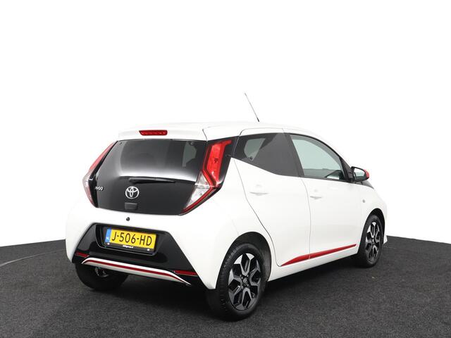 Toyota AYGO 1.0 VVT-i x-cite | Climate-Control | Apple Carplay/Android Auto | Parkeercamera | Lichtmetalen-Velgen |