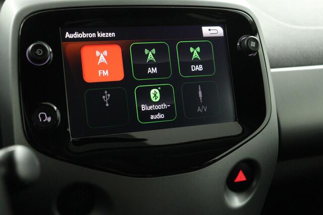 Toyota AYGO 1.0 VVT-i x-cite | Climate-Control | Apple Carplay/Android Auto | Parkeercamera | Lichtmetalen-Velgen |