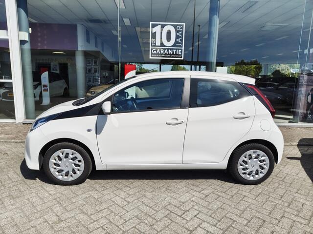 Toyota AYGO 1.0 VVT-i x-play Automaat | Android Auto, Apple Carplay | Achter