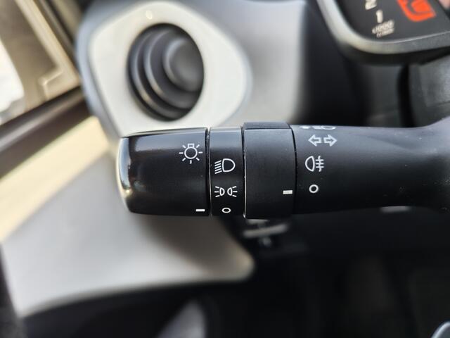 Toyota AYGO 1.0 VVT-i x-play Automaat | Android Auto, Apple Carplay | Achter