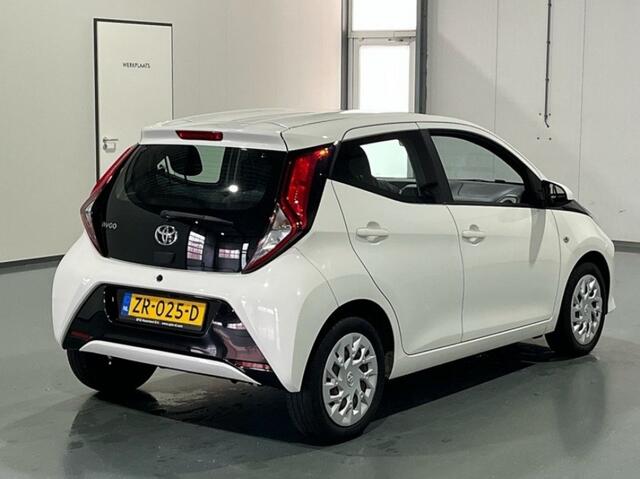 Toyota AYGO 1.0 VVT-I X-Play - Navigatie - Achteruitrijcamera - Airco