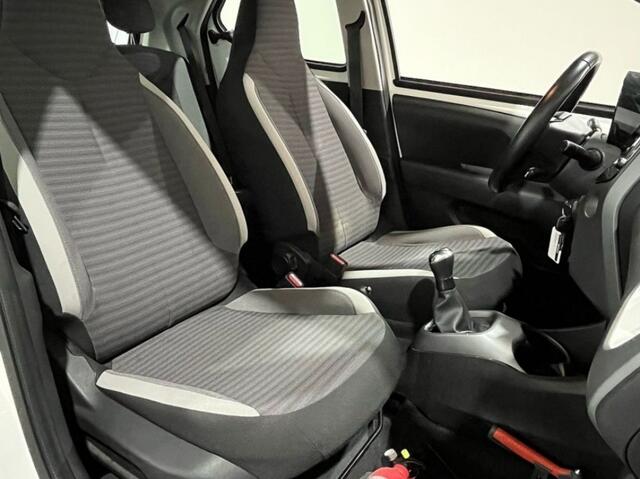 Toyota AYGO 1.0 VVT-I X-Play - Navigatie - Achteruitrijcamera - Airco