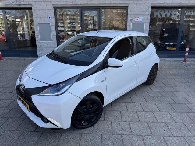 Toyota AYGO 1.0 VVT-i x-play Camera led Nap Beurt