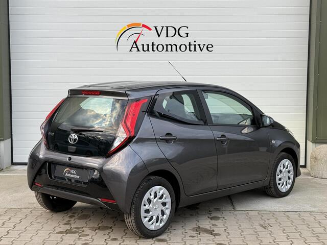 Toyota AYGO 1.0 VVT-i x-play Automaat /Airco / Navigatie CarPlay / Camera / DAB Radio