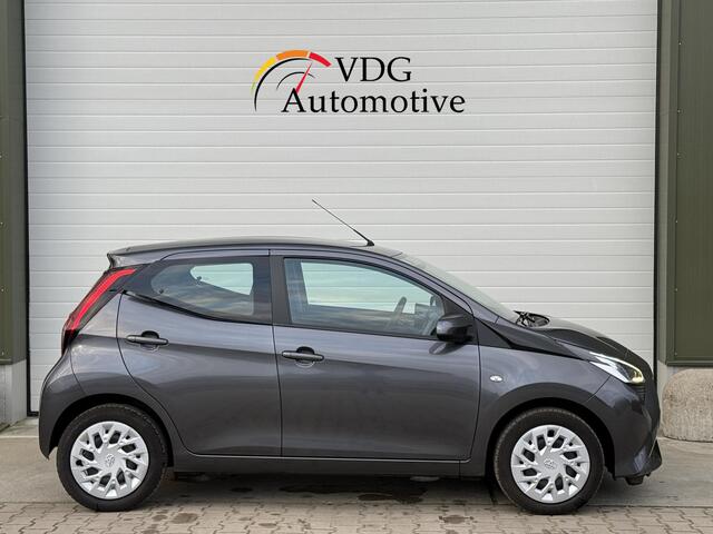 Toyota AYGO 1.0 VVT-i x-play Automaat /Airco / Navigatie CarPlay / Camera / DAB Radio