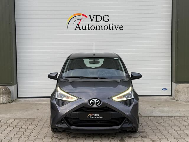 Toyota AYGO 1.0 VVT-i x-play Automaat /Airco / Navigatie CarPlay / Camera / DAB Radio