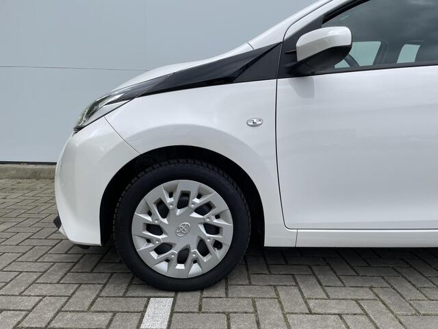 Toyota AYGO 1.0 VVT-i x-play / Navigatie / Camera / Cruise control /