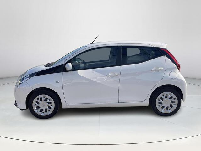 Toyota AYGO 1.0 VVT-i x-play **APPLE CARPLAY/ PARKEERCAMERA/ 36 MAANDEN GARANTIE**