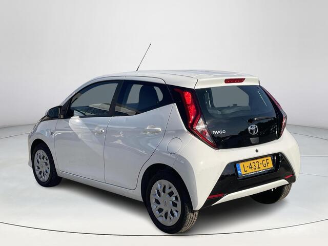 Toyota AYGO 1.0 VVT-i x-play **APPLE CARPLAY/ PARKEERCAMERA/ 36 MAANDEN GARANTIE**