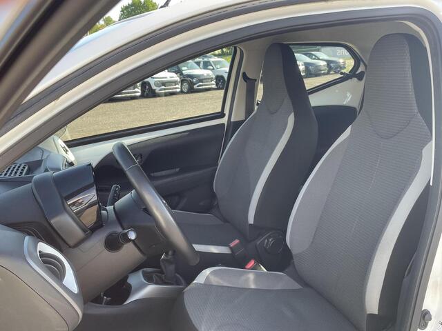 Toyota AYGO 1.0 VVT-i x-play **APPLE CARPLAY/ PARKEERCAMERA/ 36 MAANDEN GARANTIE**