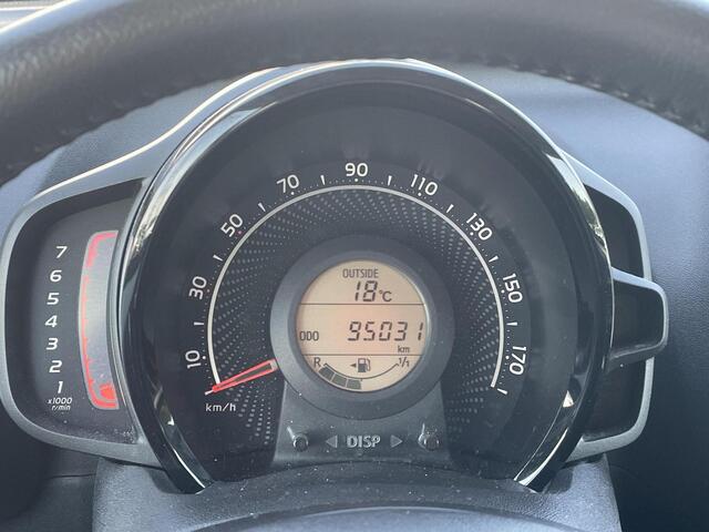 Toyota AYGO 1.0 VVT-i x-play **APPLE CARPLAY/ PARKEERCAMERA/ 36 MAANDEN GARANTIE**