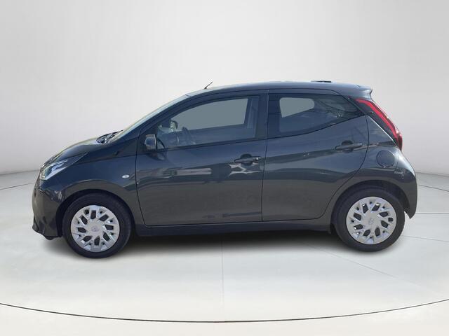 Toyota AYGO 1.0 VVT-i x-play **APPLE CARPLAY/ PARKEERCAMERA/ 36 MAANDEN GARANTIE**