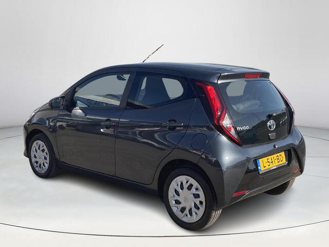 Toyota AYGO 1.0 VVT-i x-play **APPLE CARPLAY/ PARKEERCAMERA/ 36 MAANDEN GARANTIE**