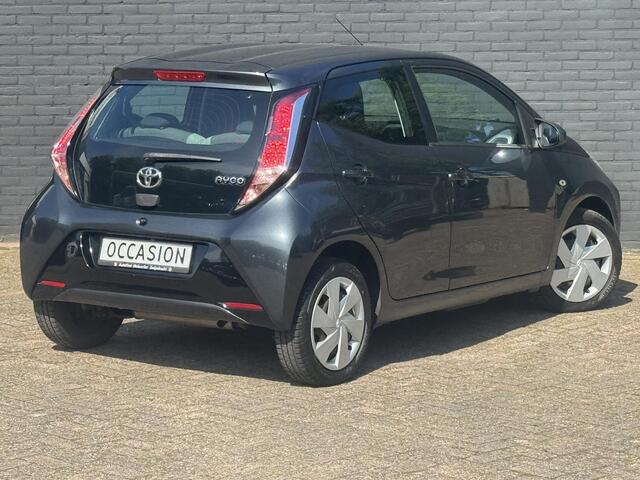 Toyota AYGO 1.0 VVT-i x-play I INCL. ¤ 850,00 AFL.KOSTEN + BOVAG GARANTIE