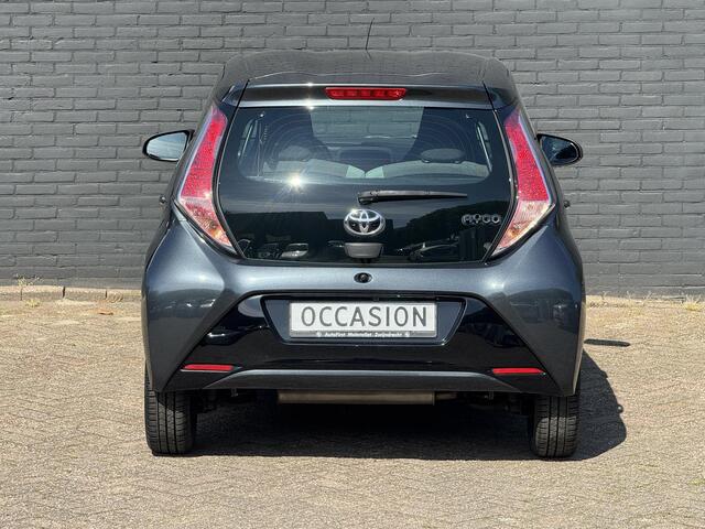 Toyota AYGO 1.0 VVT-i x-play I INCL. ¤ 850,00 AFL.KOSTEN + BOVAG GARANTIE
