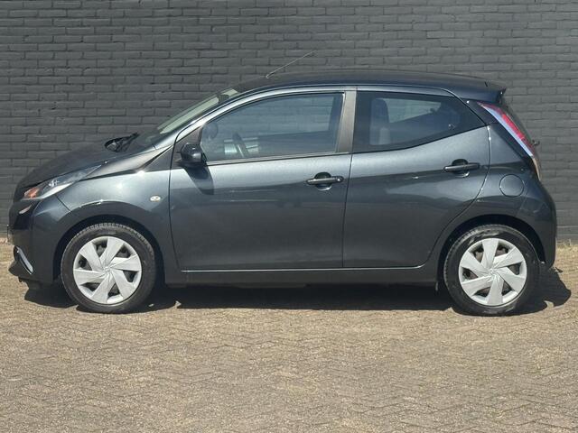 Toyota AYGO 1.0 VVT-i x-play I INCL. ¤ 850,00 AFL.KOSTEN + BOVAG GARANTIE