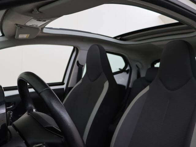 Toyota AYGO 1.0 VVT-i x-play cabrio | Airco | Camera |