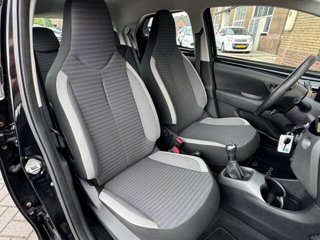 Toyota AYGO 1.0 VVT-I X-PLAY LIMITED 5-DRS AIRCO/NAVI/LED/CAMERA/NL-AUTO/1E EIG.