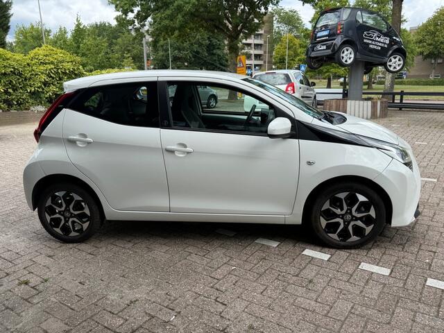 Toyota AYGO 1.0 VVT-I X-First Automaat Airco Camera Apple Carplay