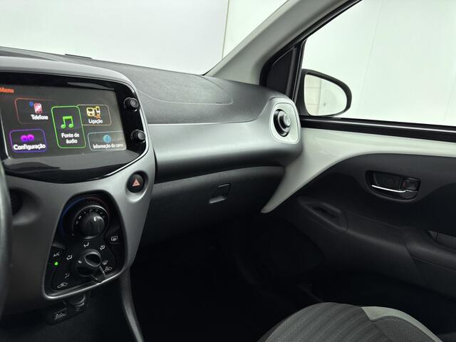 Toyota AYGO 1.0 VVT-i x-play Leseman aangemeld vanaf handerlaar 4-7