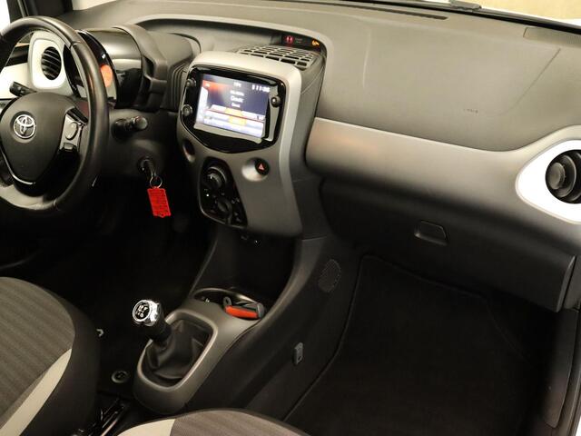 Toyota AYGO 1.0 VVT-i x-play limited - ORIGINEEL NEDERLANDSE AUTO - APPLE CARPLAY & ANDROID AUTO - ACHERUITRIJCAMERA - AIRCO - NAVIGATIE