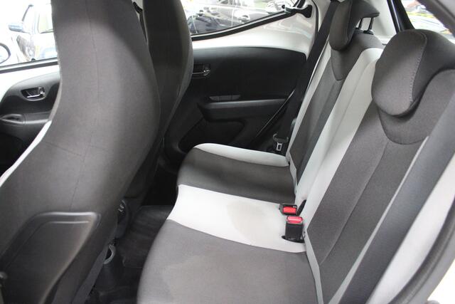 Toyota AYGO 1.0 VVT-i x-play Airco, Isofix, 5 Deurs