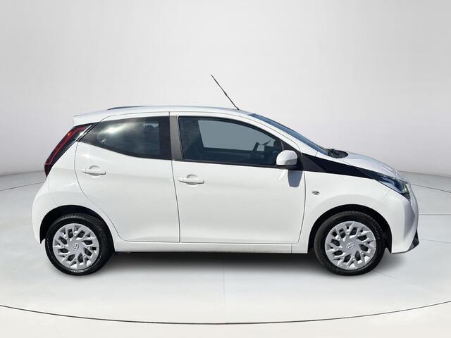 Toyota AYGO 1.0 VVT-i x-play | Apple CarPlay/Android auto | Achteruitrijcamera | Airco