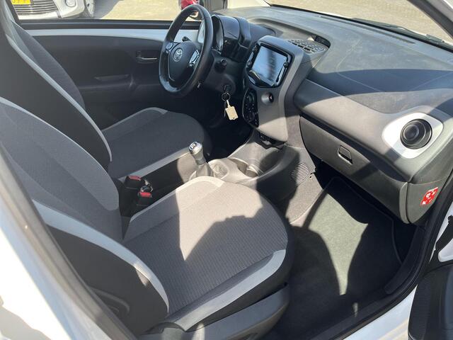 Toyota AYGO 1.0 VVT-i x-play | Apple CarPlay/Android auto | Achteruitrijcamera | Airco