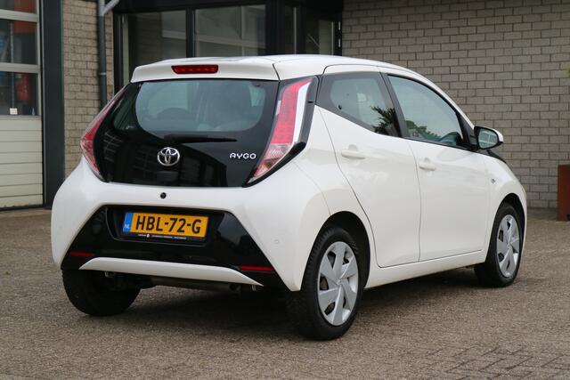 Toyota AYGO 1.0 VVT-i x-play | Carplay | Camera | Led |