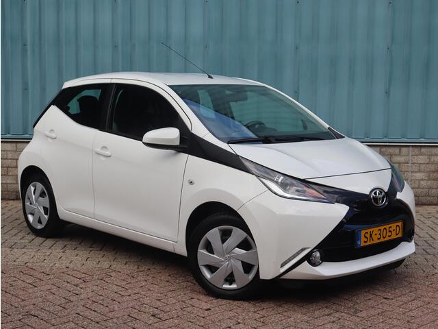 Toyota AYGO 1.0 VVT-i x-nav | LAGE KM-STAND | NAVI | CAMERA | AIRCO |