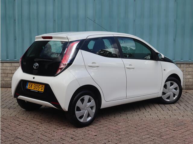 Toyota AYGO 1.0 VVT-i x-nav | LAGE KM-STAND | NAVI | CAMERA | AIRCO |