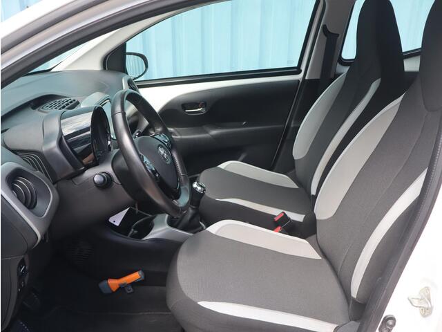 Toyota AYGO 1.0 VVT-i x-nav | LAGE KM-STAND | NAVI | CAMERA | AIRCO |