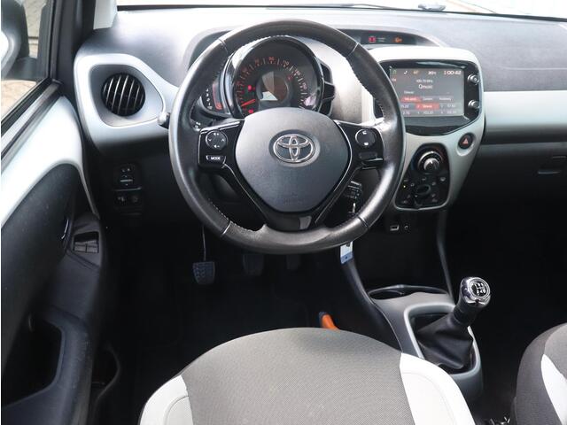 Toyota AYGO 1.0 VVT-i x-nav | LAGE KM-STAND | NAVI | CAMERA | AIRCO |