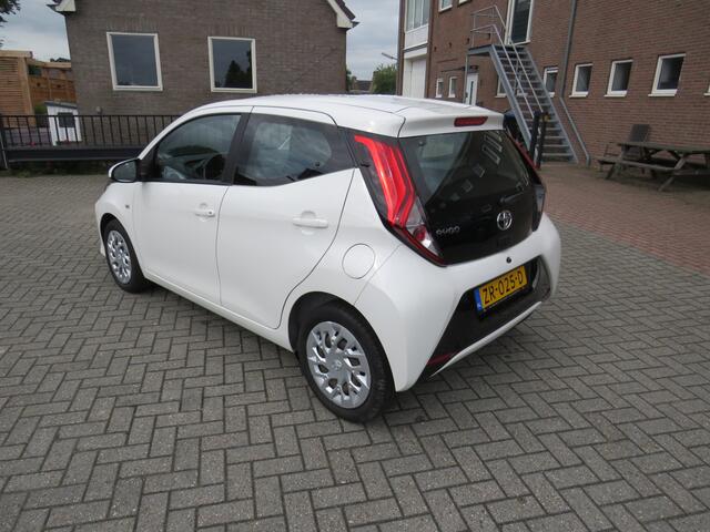 Toyota AYGO 1.0 VVT-i x-play * Rijklaarprijs incl. garantie * Airco * Cruise Controle * Carplay Android * Camera
