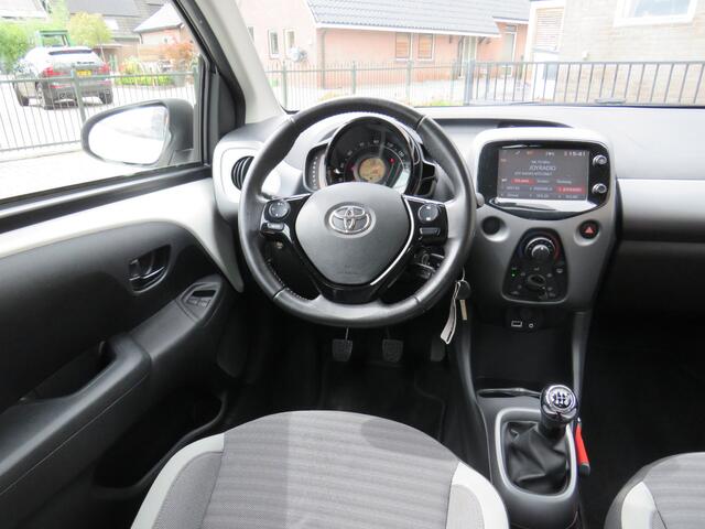 Toyota AYGO 1.0 VVT-i x-play * Rijklaarprijs incl. garantie * Airco * Cruise Controle * Carplay Android * Camera