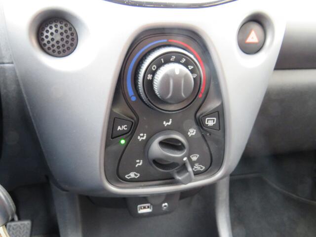 Toyota AYGO 1.0 VVT-i x-play * Rijklaarprijs incl. garantie * Airco * Cruise Controle * Carplay Android * Camera