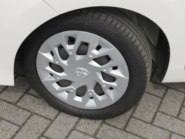 Toyota AYGO 1.0 VVT-i x-play * Rijklaarprijs incl. garantie * Airco * Cruise Controle * Carplay Android * Camera