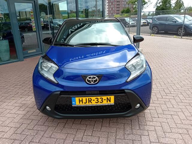 Toyota AYGO X 1.0 VVT-i S-CVT Play Automaat, Airco, Carplay/Android auto, Stoelverwarming, Camera, Cruise control adaptief, Rijstrook sensor met correctie, Grootlicht assistent, Elektrische ramen en spiegels, Nieuwstaat, Fabrieksgarantie, BOVAG