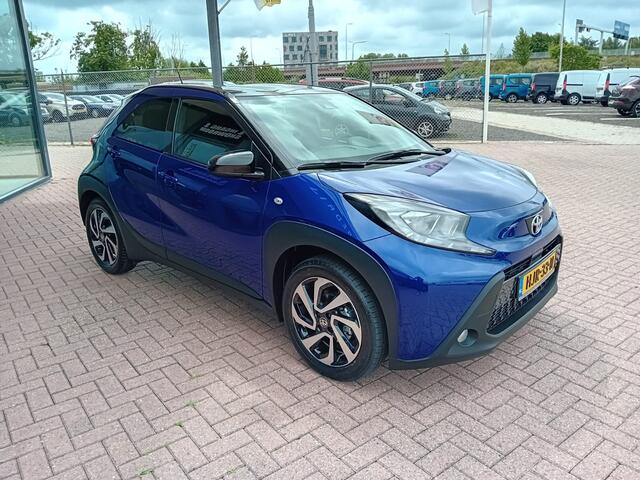 Toyota AYGO X 1.0 VVT-i S-CVT Play Automaat, Airco, Carplay/Android auto, Stoelverwarming, Camera, Cruise control adaptief, Rijstrook sensor met correctie, Grootlicht assistent, Elektrische ramen en spiegels, Nieuwstaat, Fabrieksgarantie, BOVAG