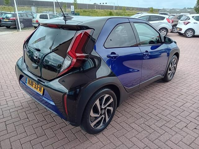 Toyota AYGO X 1.0 VVT-i S-CVT Play Automaat, Airco, Carplay/Android auto, Stoelverwarming, Camera, Cruise control adaptief, Rijstrook sensor met correctie, Grootlicht assistent, Elektrische ramen en spiegels, Nieuwstaat, Fabrieksgarantie, BOVAG