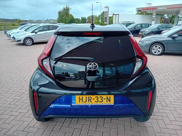 Toyota AYGO X 1.0 VVT-i S-CVT Play Automaat, Airco, Carplay/Android auto, Stoelverwarming, Camera, Cruise control adaptief, Rijstrook sensor met correctie, Grootlicht assistent, Elektrische ramen en spiegels, Nieuwstaat, Fabrieksgarantie, BOVAG