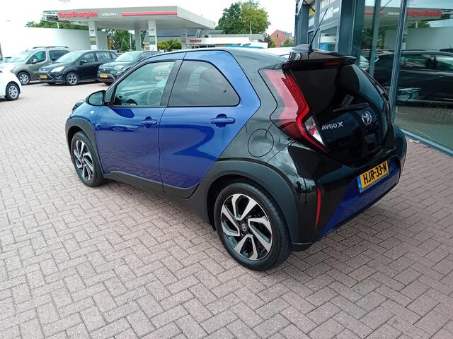 Toyota AYGO X 1.0 VVT-i S-CVT Play Automaat, Airco, Carplay/Android auto, Stoelverwarming, Camera, Cruise control adaptief, Rijstrook sensor met correctie, Grootlicht assistent, Elektrische ramen en spiegels, Nieuwstaat, Fabrieksgarantie, BOVAG