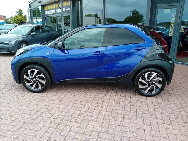 Toyota AYGO X 1.0 VVT-i S-CVT Play Automaat, Airco, Carplay/Android auto, Stoelverwarming, Camera, Cruise control adaptief, Rijstrook sensor met correctie, Grootlicht assistent, Elektrische ramen en spiegels, Nieuwstaat, Fabrieksgarantie, BOVAG