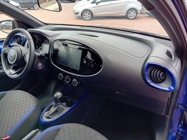 Toyota AYGO X 1.0 VVT-i S-CVT Play Automaat, Airco, Carplay/Android auto, Stoelverwarming, Camera, Cruise control adaptief, Rijstrook sensor met correctie, Grootlicht assistent, Elektrische ramen en spiegels, Nieuwstaat, Fabrieksgarantie, BOVAG