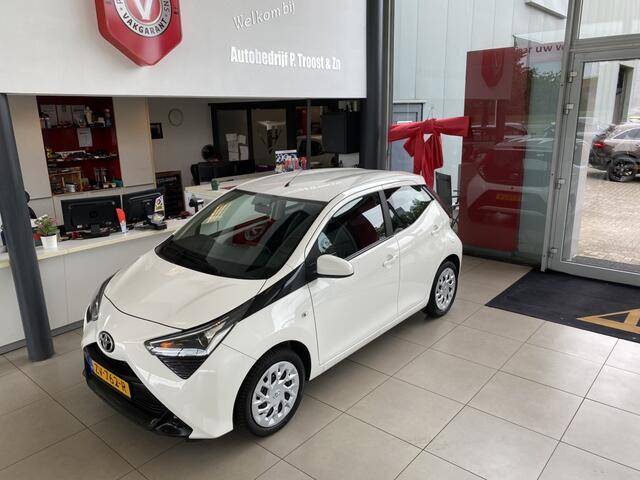 Toyota AYGO 1.0 VVT-i x-play limited, NL Auto,Navigatie, Achteruitrijcamera, Airco,Snelheidsbegrenzer, Bluetooth met Spraakbediening, LED, Multifunctioneel Stuurwiel, Elektrisch Pakket, Enz..