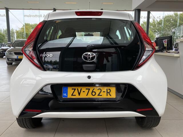 Toyota AYGO 1.0 VVT-i x-play limited, NL Auto,Navigatie, Achteruitrijcamera, Airco,Snelheidsbegrenzer, Bluetooth met Spraakbediening, LED, Multifunctioneel Stuurwiel, Elektrisch Pakket, Enz..