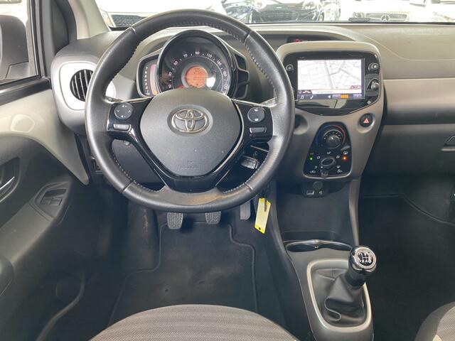 Toyota AYGO 1.0 VVT-i x-play limited, NL Auto,Navigatie, Achteruitrijcamera, Airco,Snelheidsbegrenzer, Bluetooth met Spraakbediening, LED, Multifunctioneel Stuurwiel, Elektrisch Pakket, Enz..