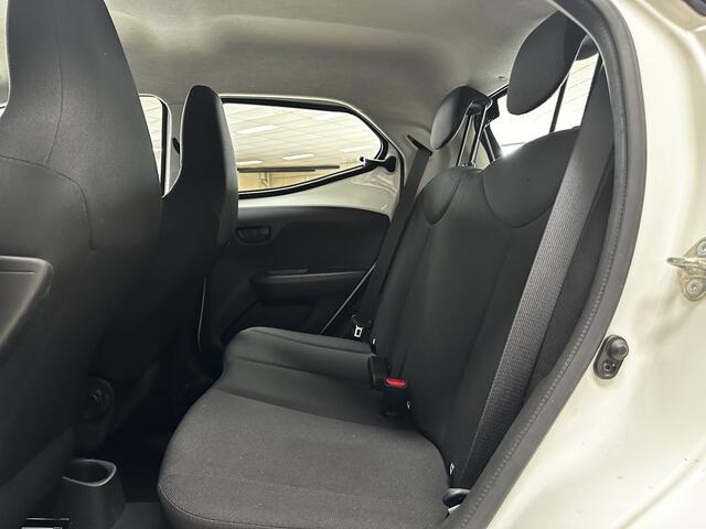 Toyota AYGO 1.0 VVT-i x-fun /5-Drs! /Airco /Elek. ramen voor /Bluetooth /AUX & USB /LED Dagrijverl. /Isofix /Armsteun.